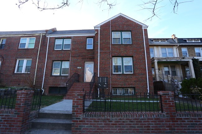 1825 M St NE in Washington, DC - Building Photo - Building Photo