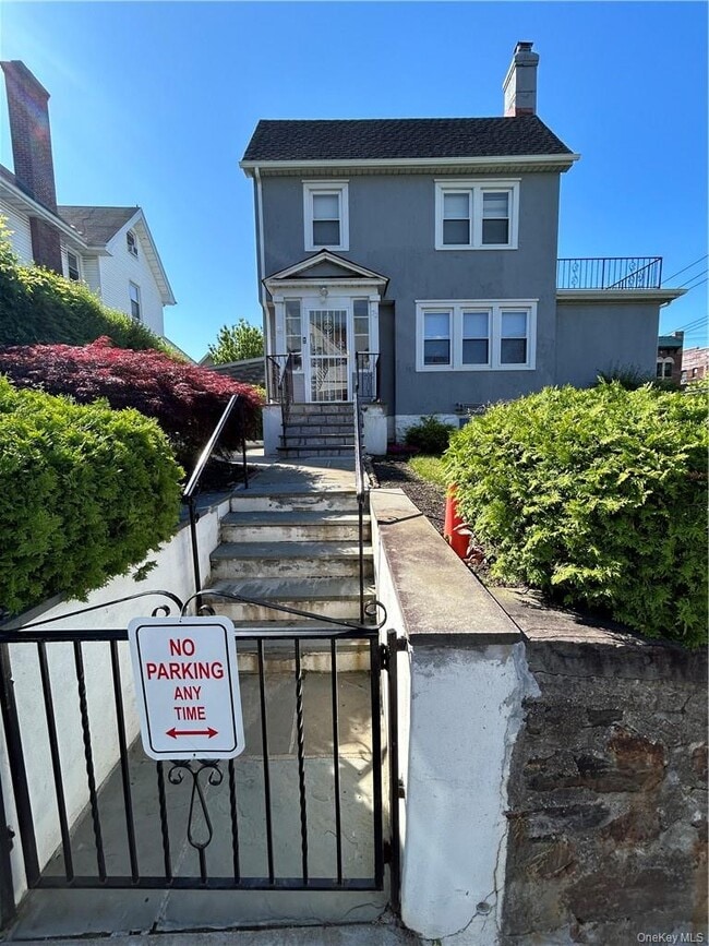 property at 72 Soundview St