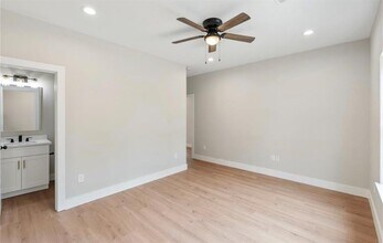 7919 Observatory St-Unit -B in Houston, TX - Building Photo - Building Photo