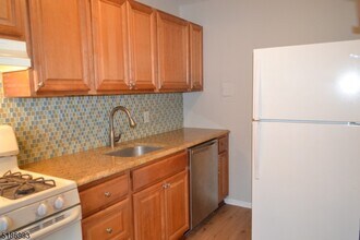 805 Mountain Ave in Springfield, NJ - Building Photo - Building Photo