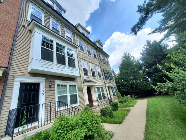135 Prado Ln in Clarksburg, MD - Building Photo - Building Photo