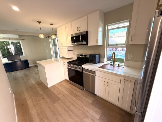 8509 Croydon Ave in Los Angeles, CA - Building Photo - Building Photo