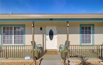 836 Woodridge Cir in Ft. Myers, FL - Building Photo - Building Photo