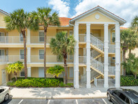 Coral Falls in Naples, FL - Foto de edificio - Building Photo