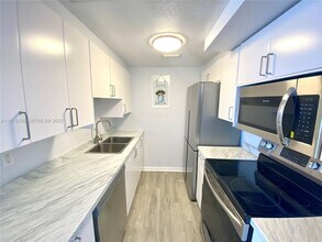 1185 Marseille Dr in Miami Beach, FL - Building Photo - Building Photo