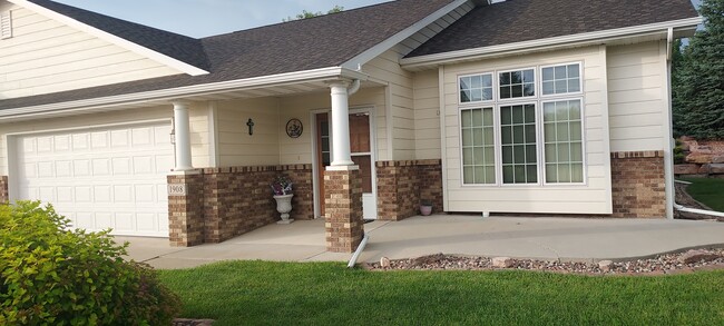 1908 Sunny Springs Dr