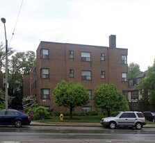 2684 Bloor St W in Toronto, ON - Building Photo