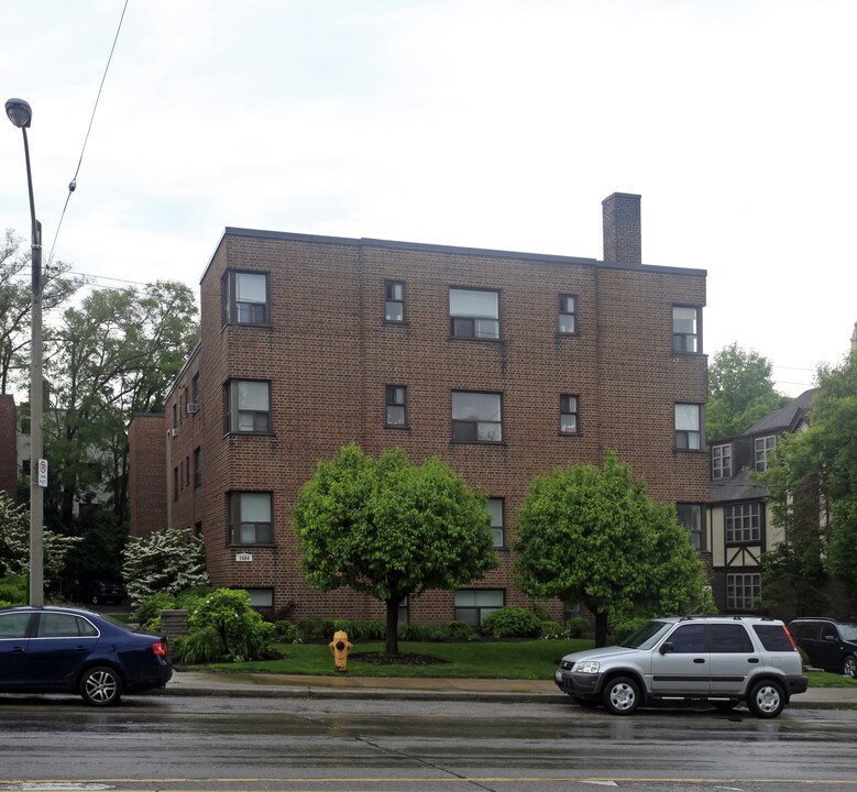 2684 Bloor St W in Toronto, ON - Building Photo