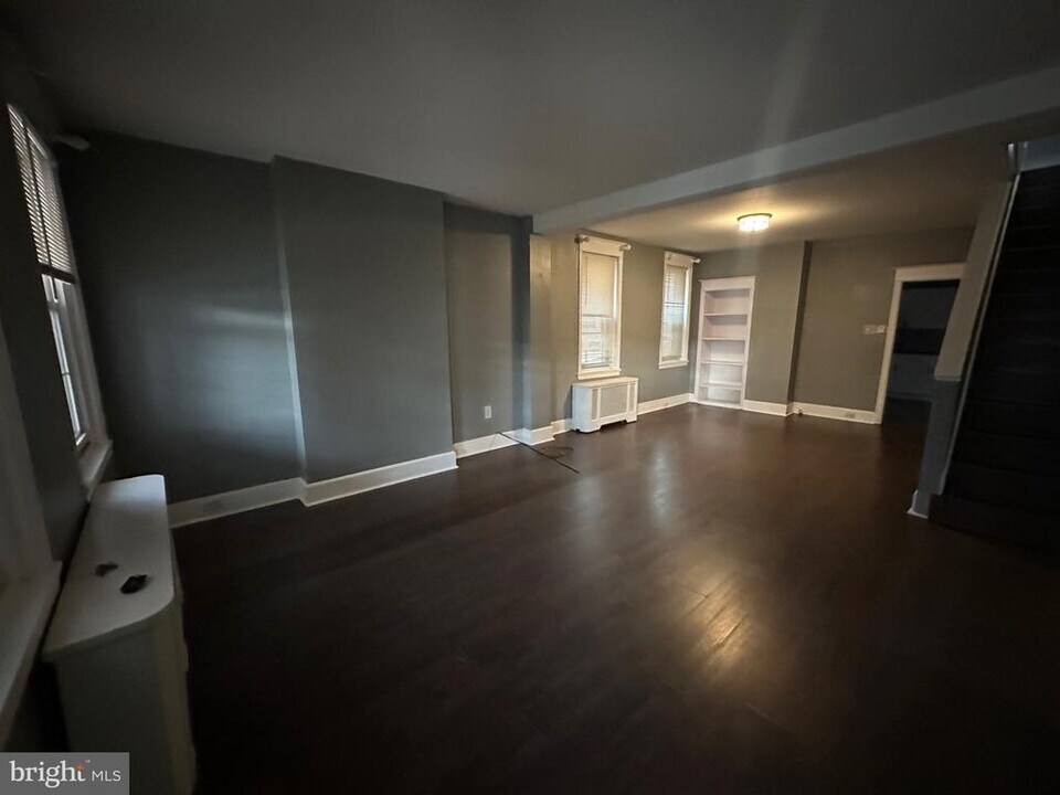 2349 Duncan St in Philadelphia, PA - Building Photo