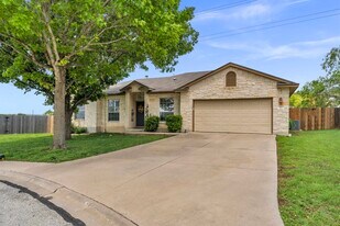 102 Cailin Ct in Burnet, TX - Building Photo