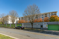 8045 Newell St in Silver Spring, MD - Foto de edificio - Building Photo