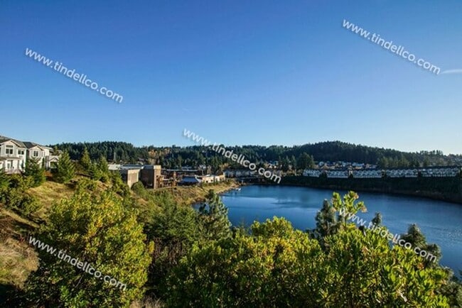 15405 SW Sparrow Loop in Beaverton, OR - Building Photo - Building Photo