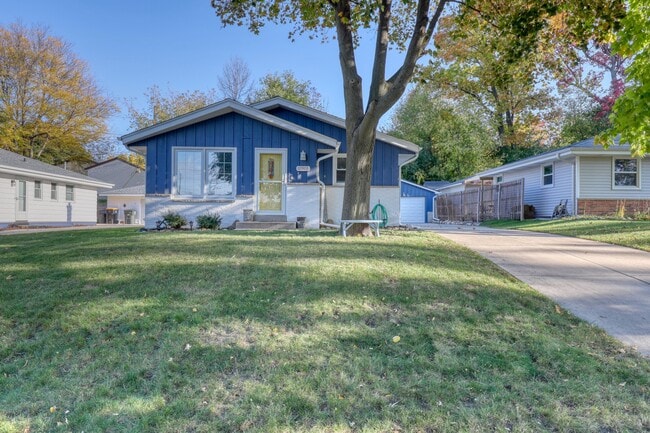 11918 W Dearbourn Ave in Wauwatosa, WI - Building Photo - Building Photo