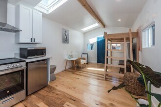 208 S Voluntario St in Santa Barbara, CA - Building Photo - Building Photo