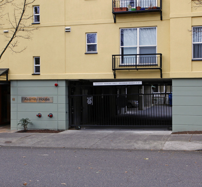 Kearney House Apartments in Portland, OR - Building Photo - Building Photo