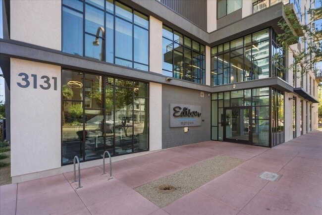 3131 N Central Ave, Unit 4001 in Phoenix, AZ - Foto de edificio - Building Photo