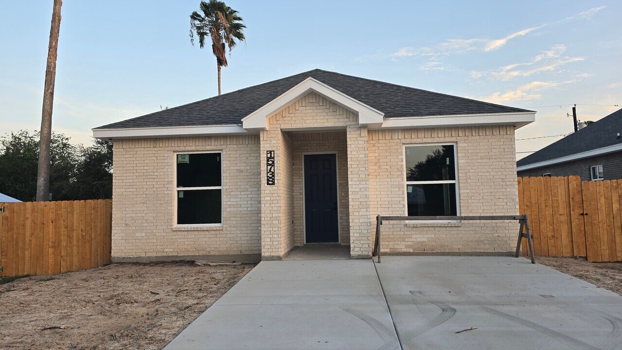 15738 Palm Vista Dr in Harlingen, TX - Building Photo