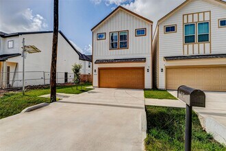 2115 Esther Dr in Houston, TX - Foto de edificio - Building Photo