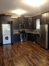32909 Sylvia Ave in Mission, BC - Building Photo - Building Photo
