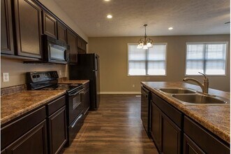 806 E Loren St in Springfield, MO - Building Photo - Building Photo