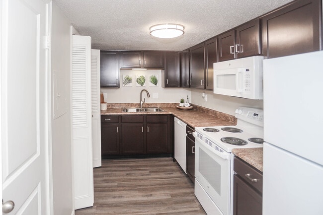 Eagle Lake Landing in Indianapolis, IN - Building Photo - Interior Photo