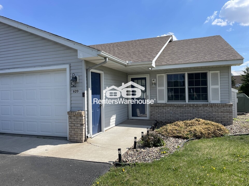 620 Circle Pine Dr in New Richmond, WI - Building Photo