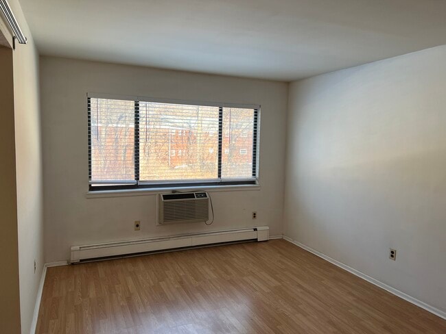 601 Davis Ave, Unit 601 Davis Ave Apt12 in Harrison, NJ - Foto de edificio - Building Photo