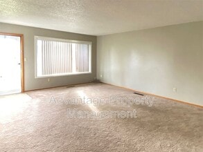 407 Kees St in Lebanon, OR - Building Photo - Building Photo