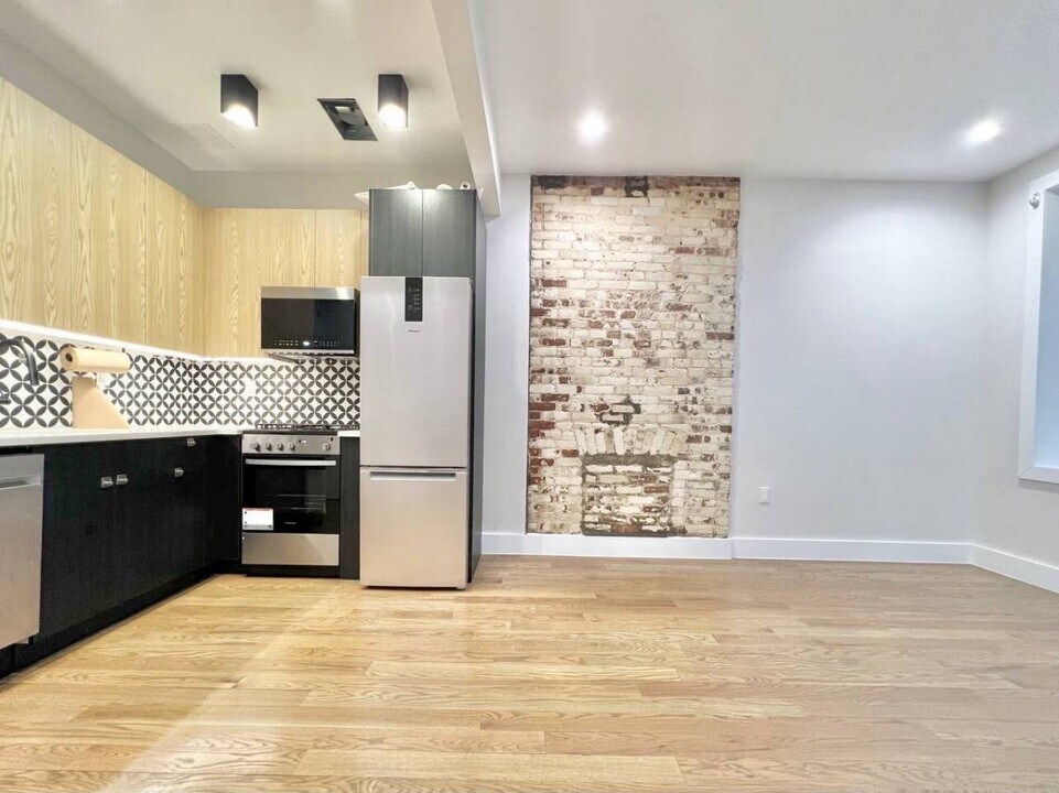 2006 71st St in Brooklyn, NY - Building Photo