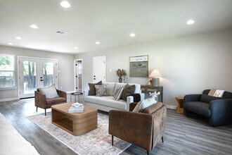 2011 Malvern Hill Dr in Austin, TX - Building Photo - Building Photo