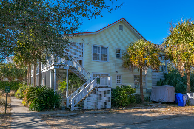 1121 Middle St in Sullivans Island, SC - Building Photo - Building Photo