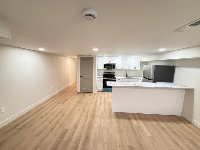 314 N Fulton Ave, Unit #B in Baltimore, MD - Foto de edificio - Building Photo