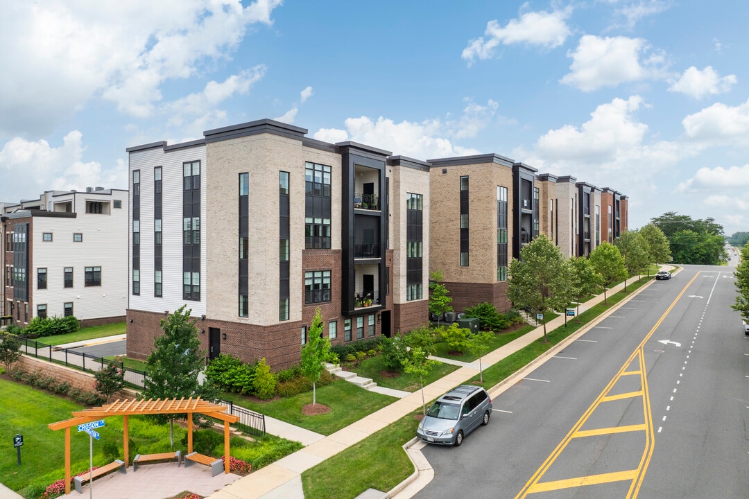 Metro Walk at Moorefield Station in Ashburn, VA - Building Photo