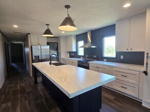 7204 W Dunn St in Odessa, TX - Foto de edificio - Building Photo