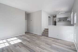 314 E Bay Ave in Newport Beach, CA - Building Photo - Building Photo