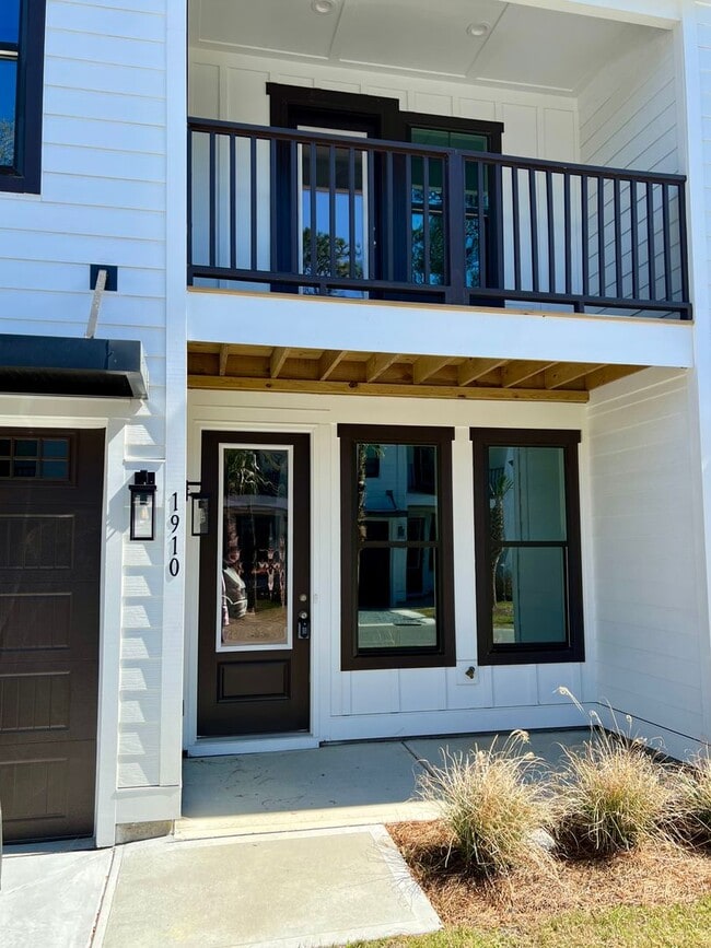 property at 1910 SEACOTTAGE Way