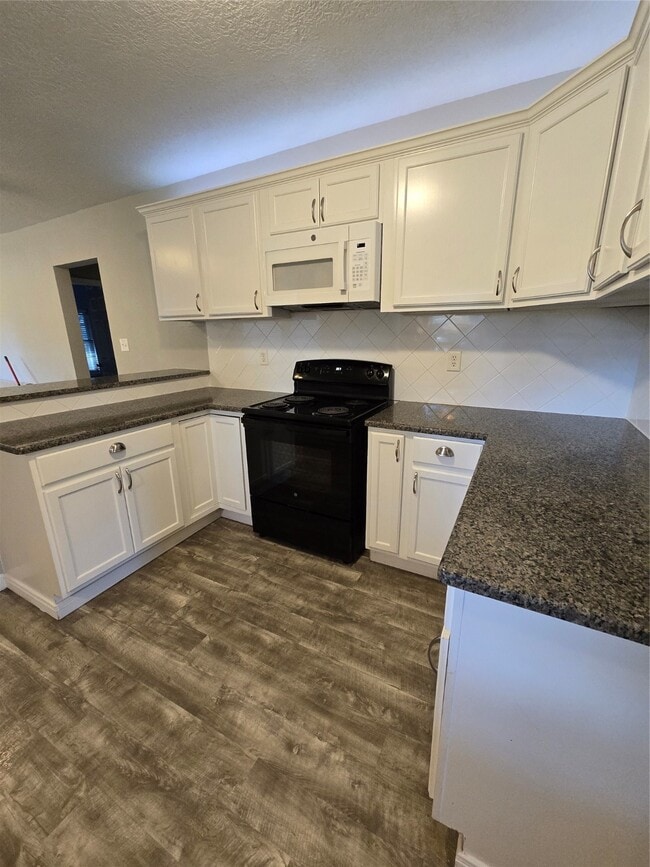 511 S Roosevelt Ave in Cleveland, TX - Foto de edificio - Building Photo