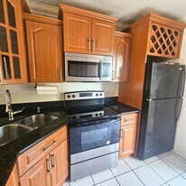 5460 W 21st Ct in Hialeah, FL - Building Photo