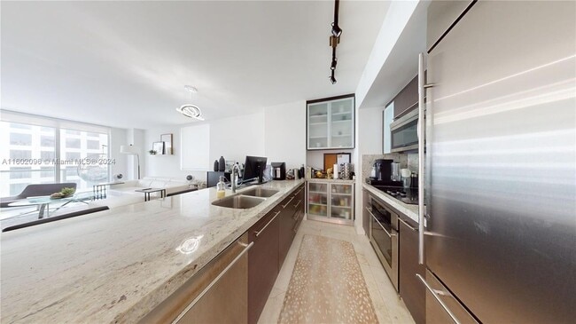 500 Brickell Ave in Miami, FL - Foto de edificio - Building Photo