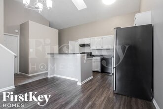 7445 Glensford Dr in Avon, IN - Foto de edificio - Building Photo