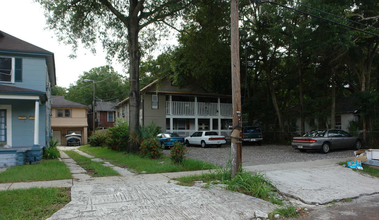 945 Crescent Lake Dr N in St. Petersburg, FL - Building Photo