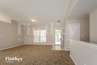 310 Rustic Oaks Dr in Wentzville, MO - Foto de edificio - Building Photo