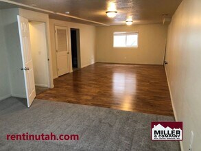 10716 Pine Shadow Rd in South Jordan, UT - Building Photo - Building Photo