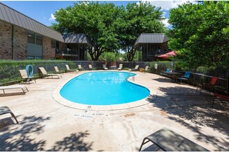 Branchwater Villas in Lubbock, TX - Foto de edificio - Building Photo