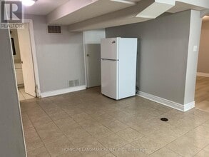 5 Tulloch Dr in Ajax, ON - Building Photo - Building Photo