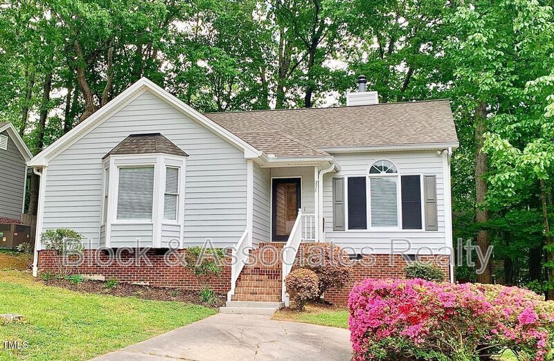 211 Beechtree Dr in Cary, NC - Building Photo