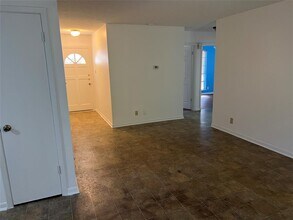 8518 Woodstone Dr in Austin, TX - Building Photo - Building Photo