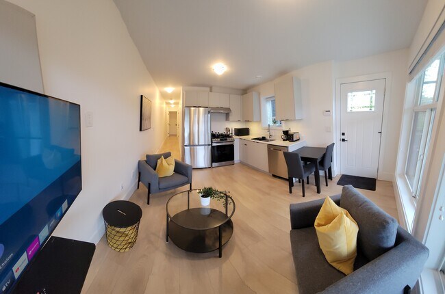 1241 Ioco Rd in Port Moody, BC - Building Photo - Building Photo