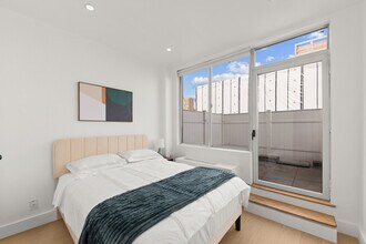 19-23-23 St Marks Pl, Unit SI ID1499939P in New York, NY - Building Photo - Building Photo