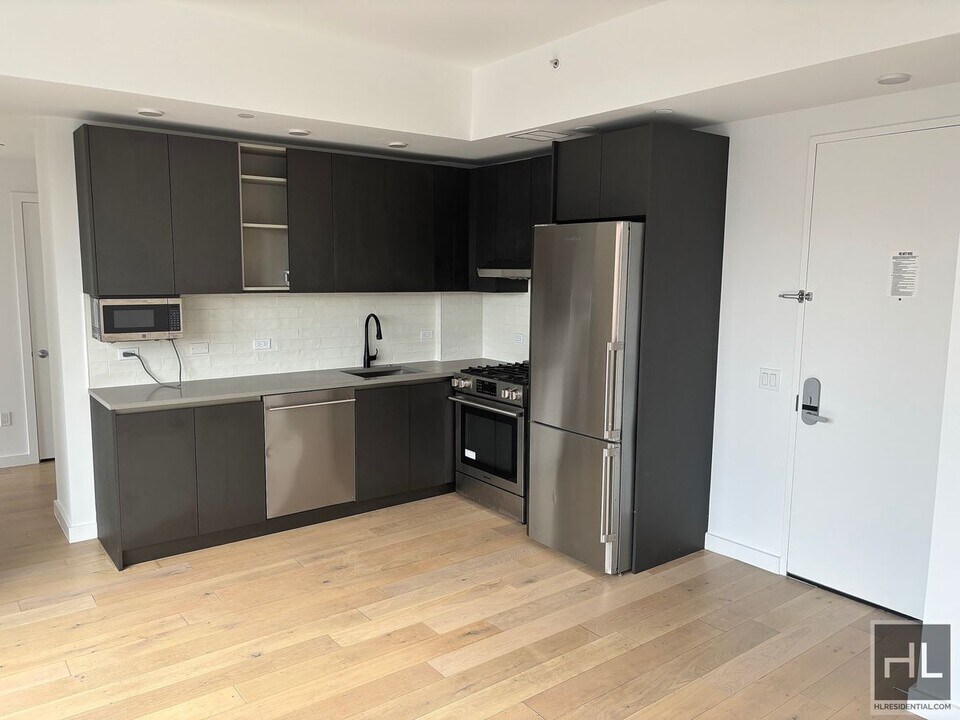 NORTHERN BOULEVARD in Queens, NY - Building Photo